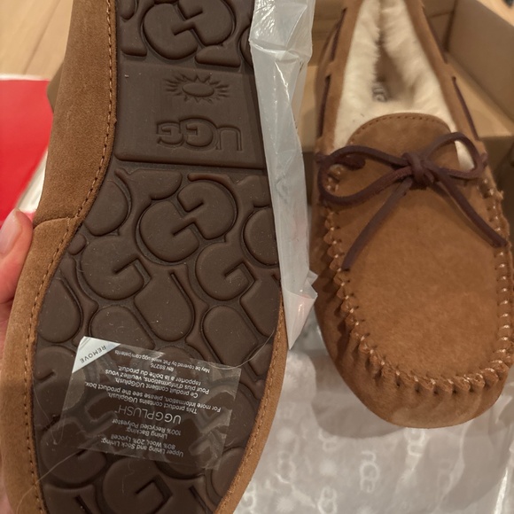 UGG DAKOTA SLIPPERS - Picture 3 of 4